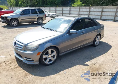 2011 Mercedes-Benz C 300 Luxury 4Matic/Sport 4Matic из США, поврежденный, VIN WDDGF8BB8BR146743